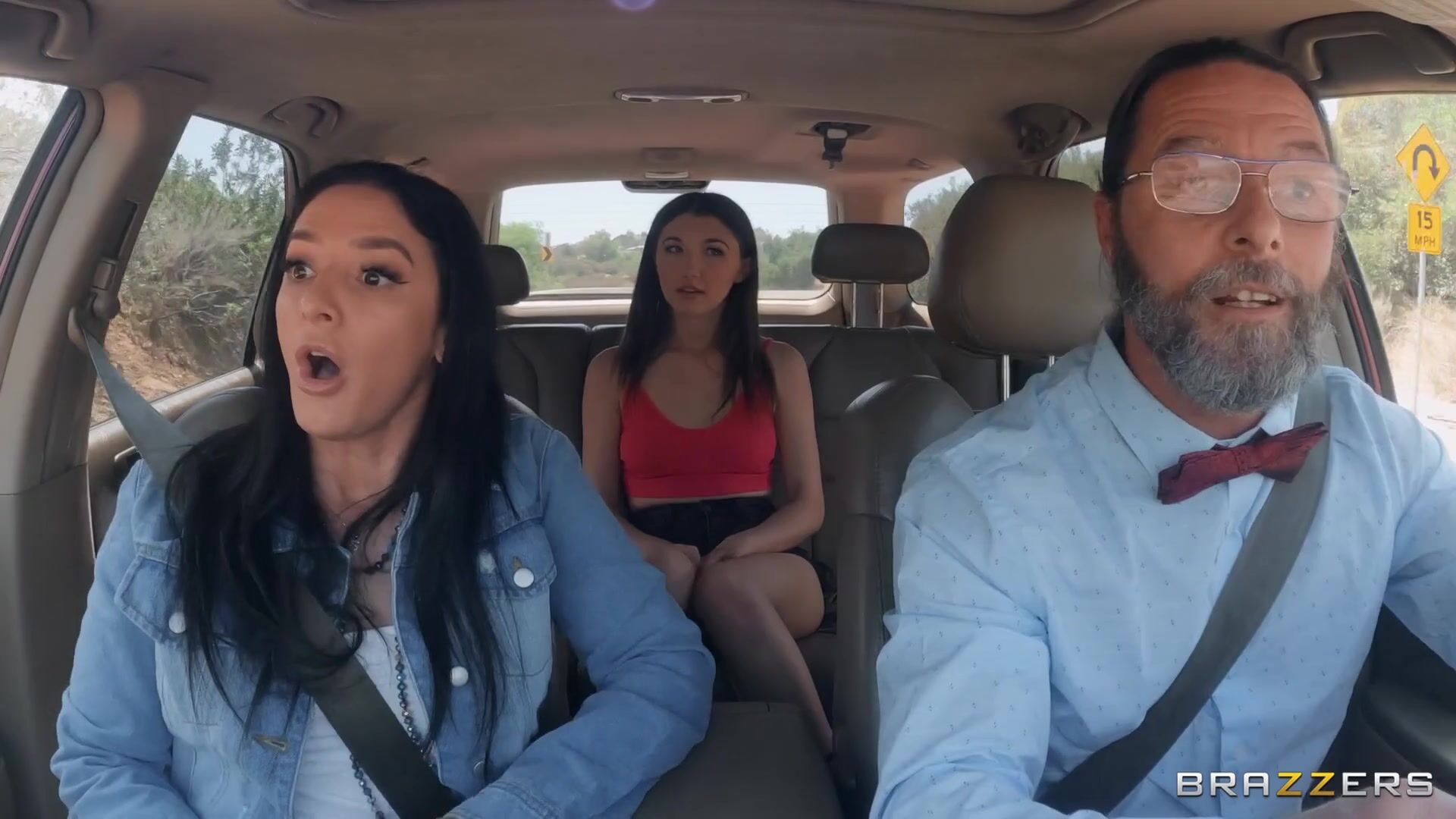 Семья подобрала парня на дороге и доча сразу возбудилась